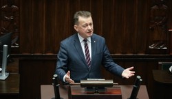 Program SAFE to cios dla polskiej armii? Błaszczak grzmi po decyzji Sejmu