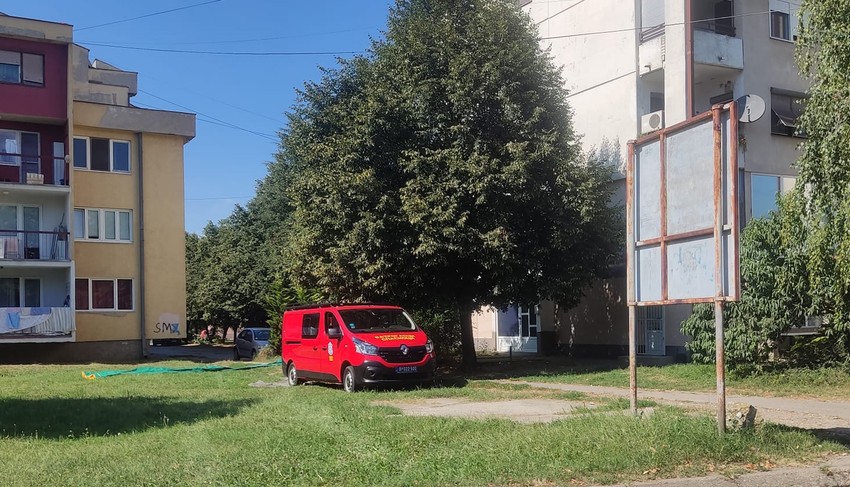 Muškarac preti da će skočiti sa terase u Jagodini