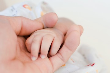 Kenguru módszer: így működik a terápia a koraszülött gyermekes családokban