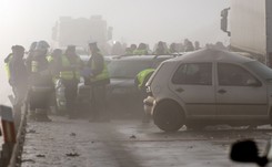 Gigantyczny karambol we mgle na Dolnym Śląsku. Wystrzelone poduszki, ranni [ZDJĘCIA]