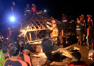 Indonezija poplave foto tanjug ap Hendra Permana