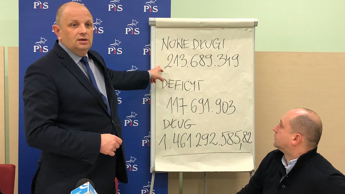 Nie ma pieniędzy na inwestycje, zadłużenie stale rośnie, a prezydent nie słucha mieszkańców. Tak uważają radni PiS, którzy na dzień przed sesją budżetową Rady Miasta skrytykowali planowane wydatki miasta.