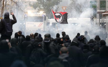 Antyrządowe protesty w Belgii. Starcia z policją i uszkodzone budynki