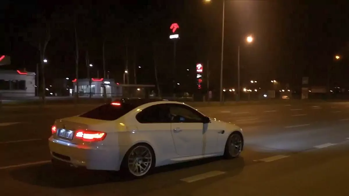 Frog w białym BMW M3