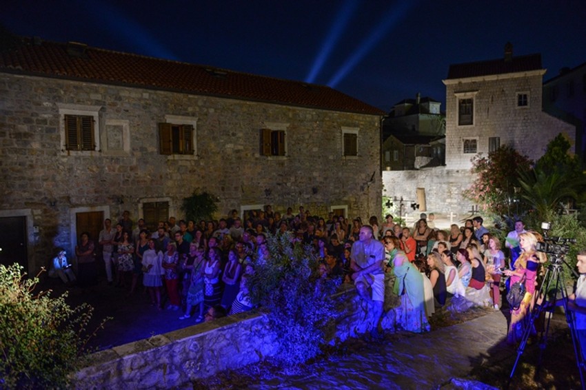 Ambijent gde je igran Prometejev put u Budvi