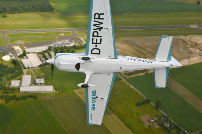 Erstflug mit Weltrekord-Motor / Maiden flight with a record-setting motor
