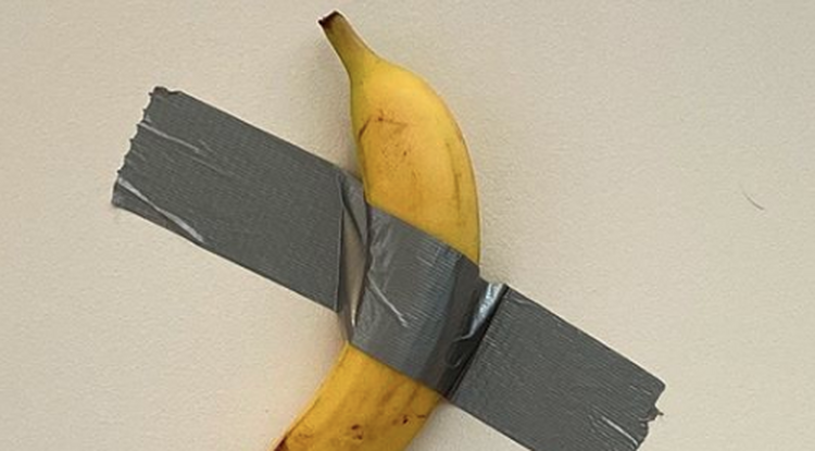 Emlékszel a műtárgyra, ami egy falhoz szigszalagozott banán? Kiderült, hogy az egyik legnagyobb kortárs művésznek is fájt rá a foga