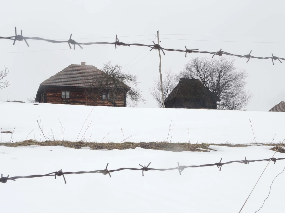 Prazne kuće ostale širom Semegnjeva