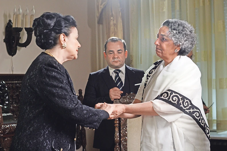 Tita igra Nebojša Dugalić, Staneta Dolanca Dragan Vujić Vujke, Aleksandra Rankovića Gordan Kičić, a Svetozar Cvetković je Vladimir Bakarić 