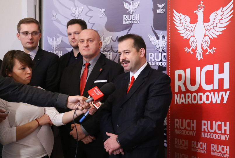 Kandydat Ruchu Narodowego na prezydenta Polski - Marian Kowalski (2P) oraz liderzy Ruchu Narodowego: Artur Zawisza (P), Witold Tumanowicz (2L), Robert Winnicki (L), podczas konferencji prasowej w Warszawie