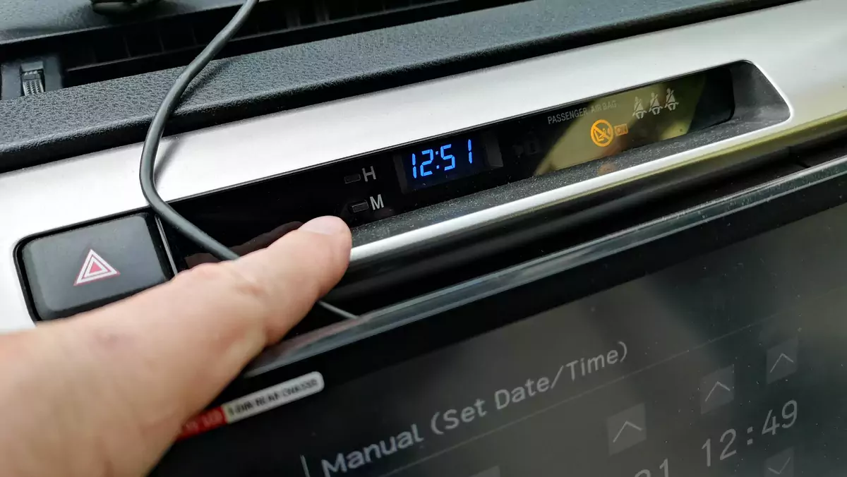 Zmiana czasu na letni. Jak przestawić zegarek w samochodzie?