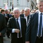 Jarosław Kaczyński w asyście ochroniarzy