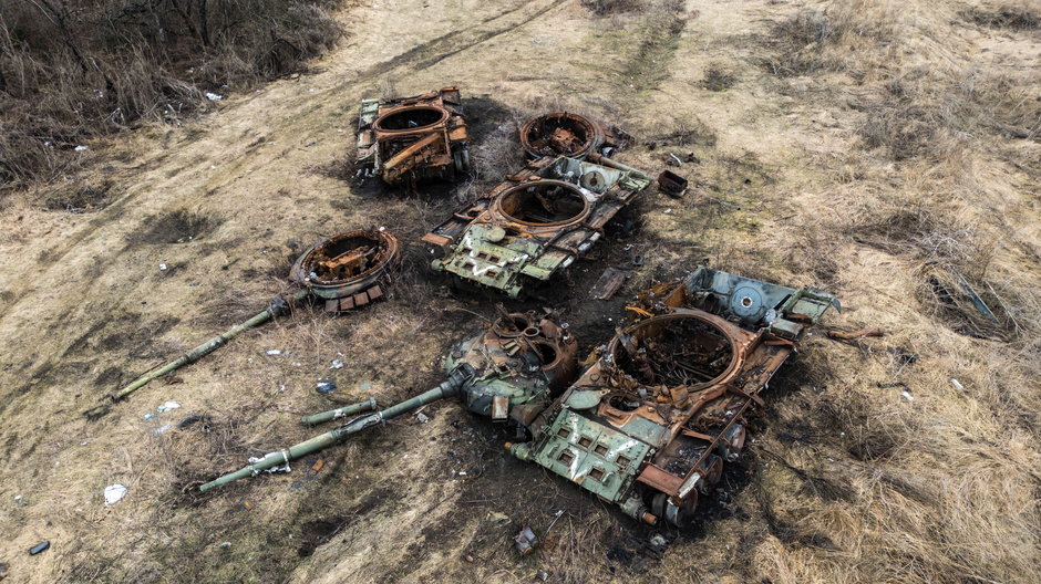 Rosyjskie czołgi zniszczone podczas wyzwolenia wsi Bohorodyczne w obwodzie donieckim. Bohorodyczne, Ukraina, 13.02.2024