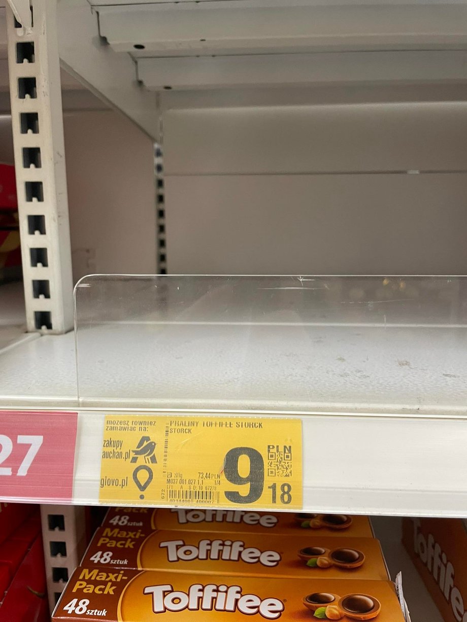 Auchan w Białymstoku — Toffifee "wymiecione" z półki