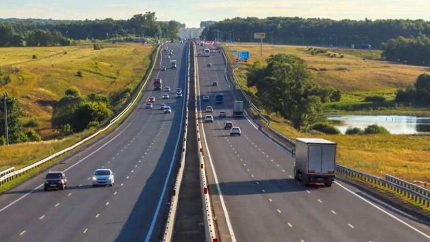 Svetová premiéra: Francúzsko spustilo prvú diaľnicu, ktorá nabíja elektromobily počas jazdy!