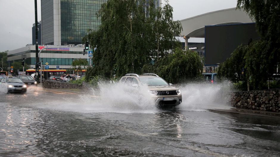 Warszawa zalana po burzy