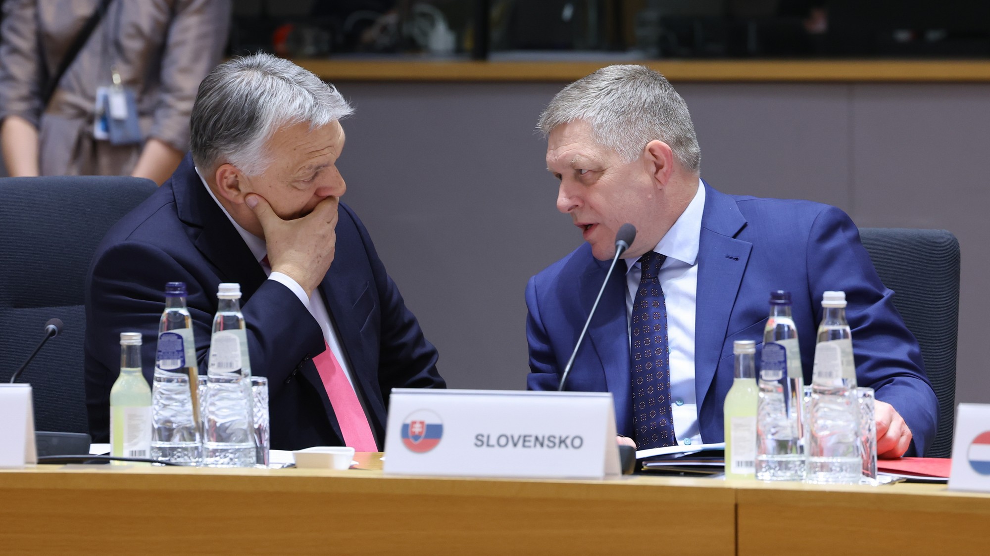 Fico s Orbánom na samite EÚ.
