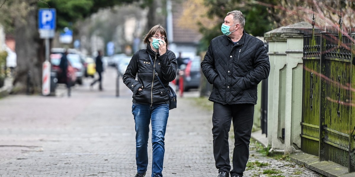 Dwa duże serwisy sprzedażowe w Polsce będą mogły znów sprzedawać maseczki