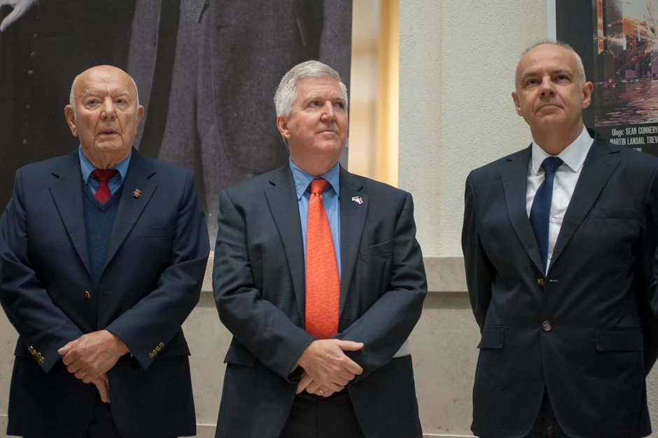 Den tana, Kajl Skot i Zoran Radojičić