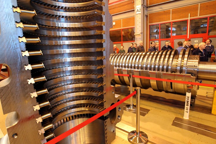 Uroczystość związana z wyjazdem turbiny o mocy 900 MW z Zakładu Turbin GE Power w Elblągu przeznaczonej dla Elektrowni Opole, 9 bm. (zuz) PAP/Tomasz Waszczuk