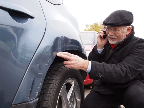 Jak To Załatwić - Auto Uszkodzone Na Parkingu