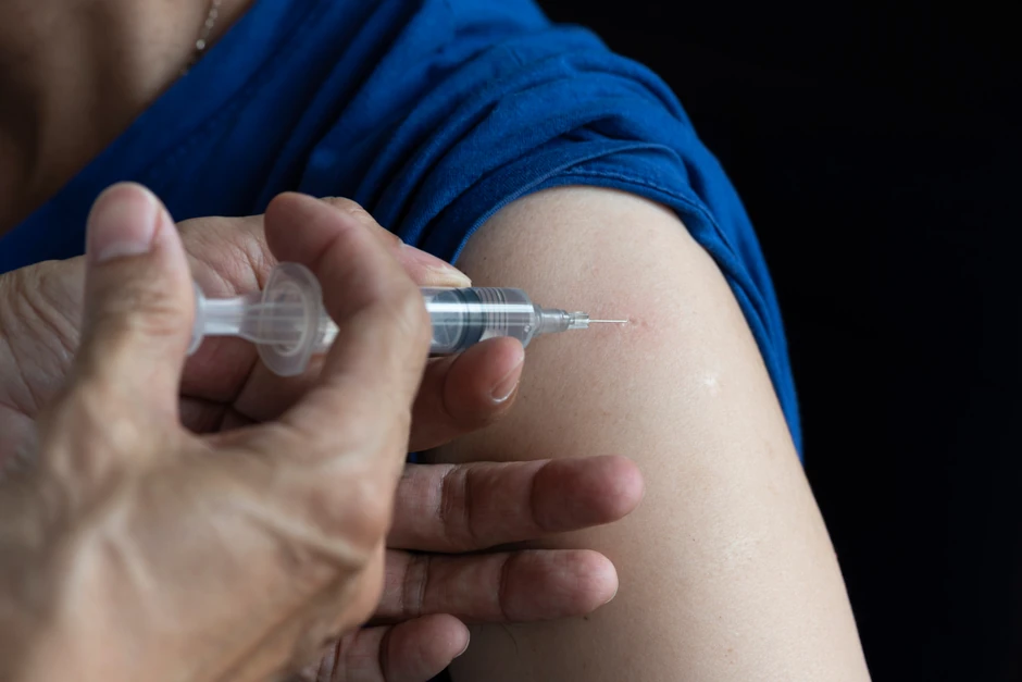 Ubrizgava se pomoću šprica