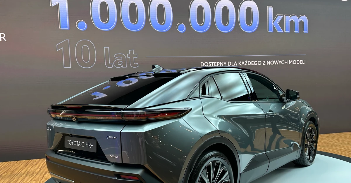 Rekord od 26 lat. Tyle pensji kosztuje nowe auto. Toyota sprzedaje ich 459 dziennie