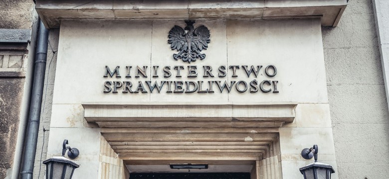 Podejrzana paczka w Ministerstwie Sprawiedliwości. Na miejscu jest straż pożarna