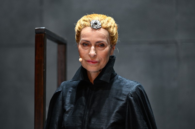 Danuta Stenka w spektaklu "Rękopis znalezionego w Saragossie. Dziedzictwa Gomelezów"