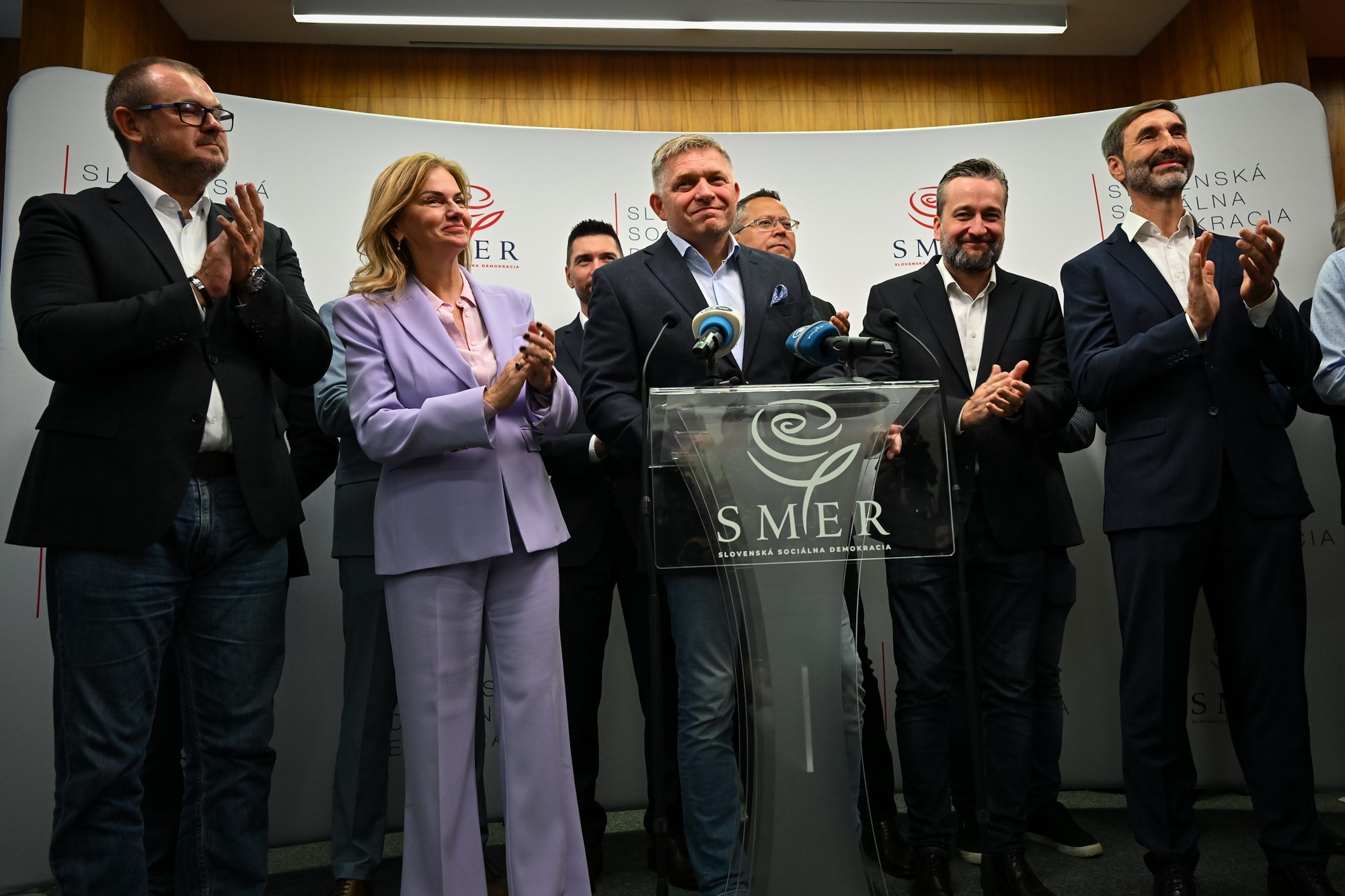 Predseda strany SMER-SD Robert Fico a europoslankyňa Monika Beňová.