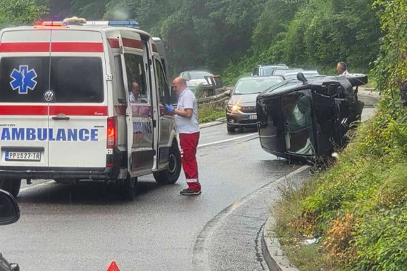SUDARILA SE DVA AUTOMOBILA Nesreća na kod Nove Varoši, Hitna pomoć na licu mesta (FOTO)