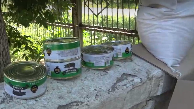 Polska mielonka konserwowa i worek ryżu – to część pomocy humanitarnej, jaką otrzymują mieszkańcy Donbasu. 