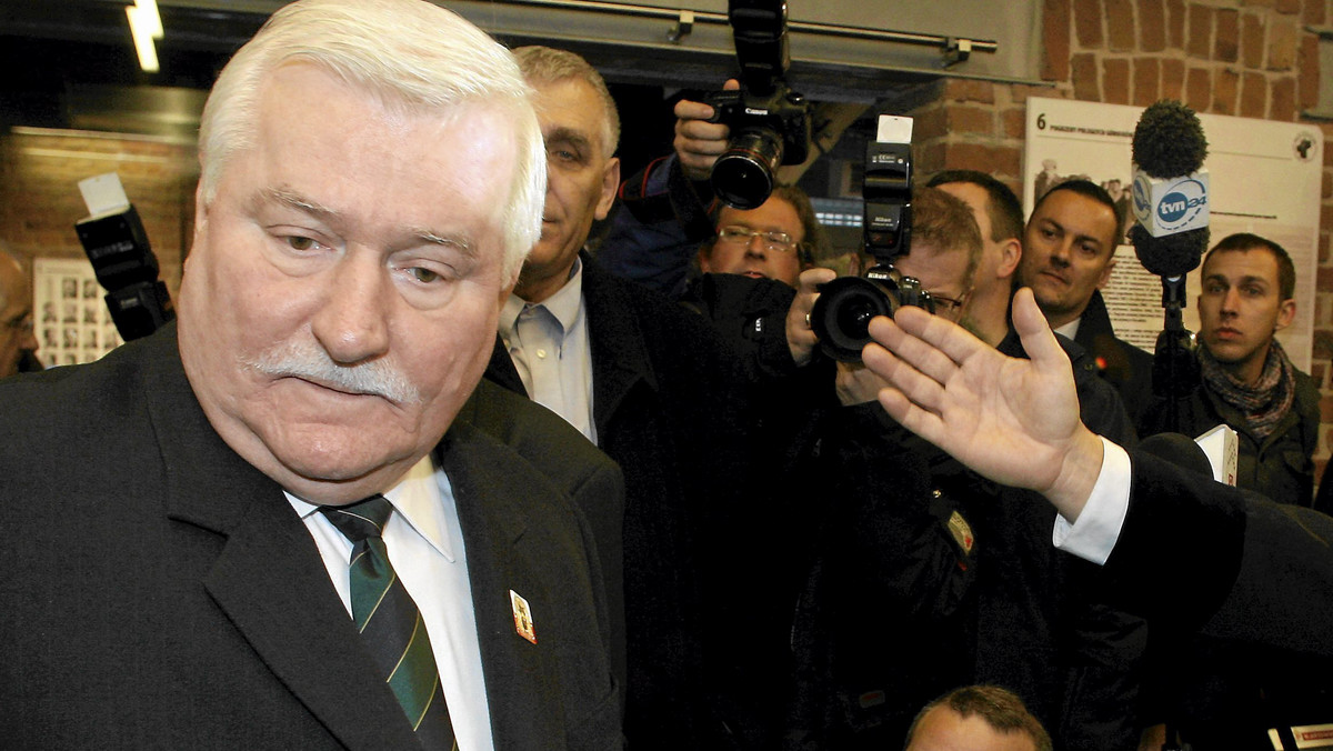 Lech Wałęsa musi przeprosić europosła PiS Ryszarda Czarneckiego za naruszenie dóbr osobistych - orzekł prawomocnie Sąd Apelacyjny w Gdańsku. B. prezydent powiedział o polityku PiS, że ten "nie walczył o wolną Polskę".