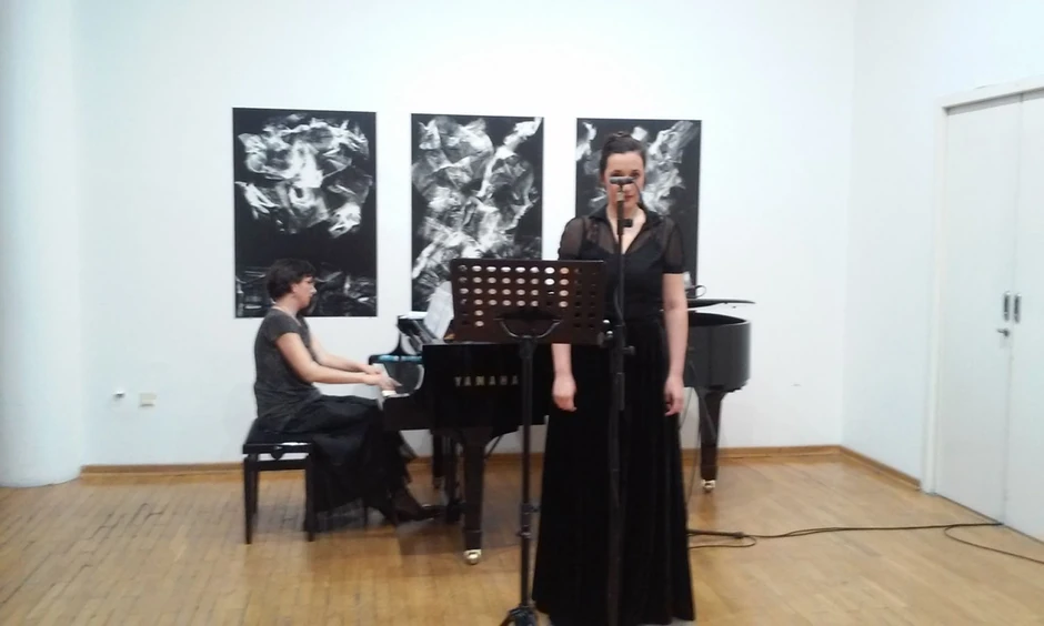 Jelena Đajić Levajac za klavirom i Ana Petrović - sopran