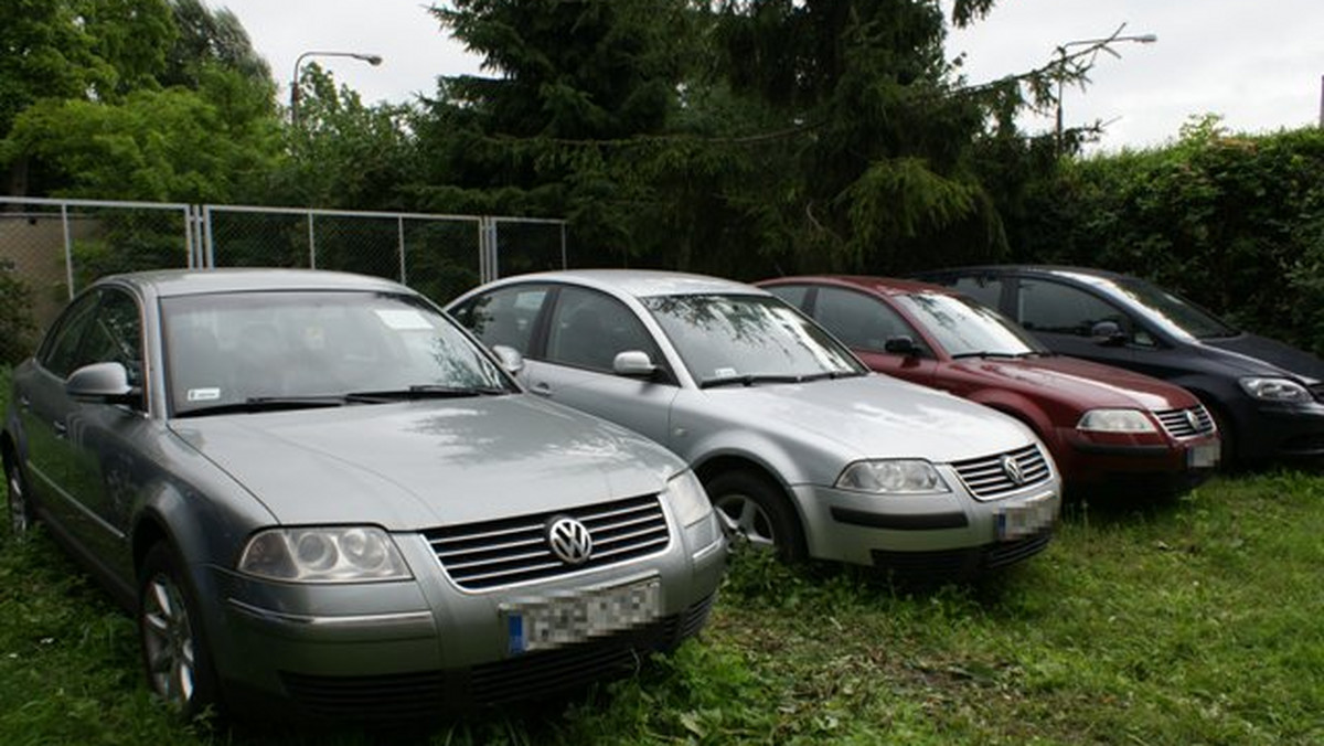 Kryminalni z Elbląga zatrzymali czterech złodziei samochodów, a także mężczyznę, który zajmował się przerabianiem i zbytem skradzionych aut.