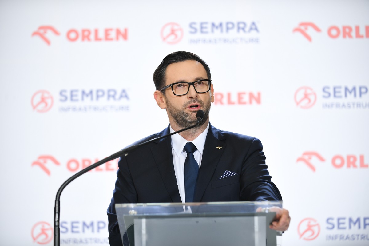 Prezes PKN Orlen Daniel Obajtek na konferencji prasowej w siedzibie PKN ORLEN w Warszawie