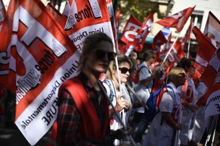 Ponad sto osób zatrzymano w Paryżu na protestach 'żółtych kamizelek'