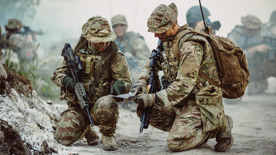 Brytyjscy żołnierze sił specjalnych podczas manewrów wojskowych