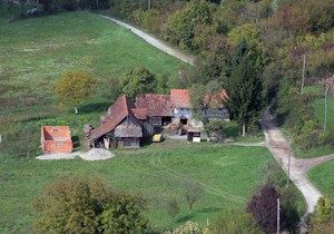 Kuća sa dvorištem - ilustracija slike