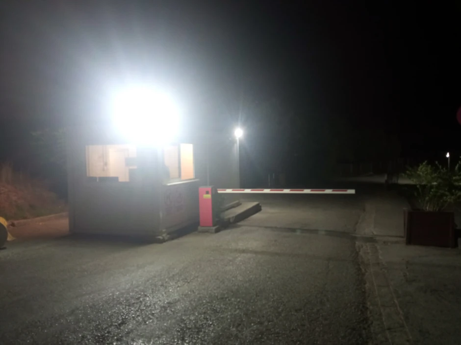 Blokiran je prilaz stenama