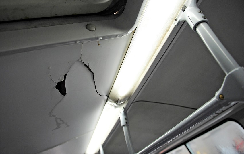 Voda ulazila i kroz rupe u krovu