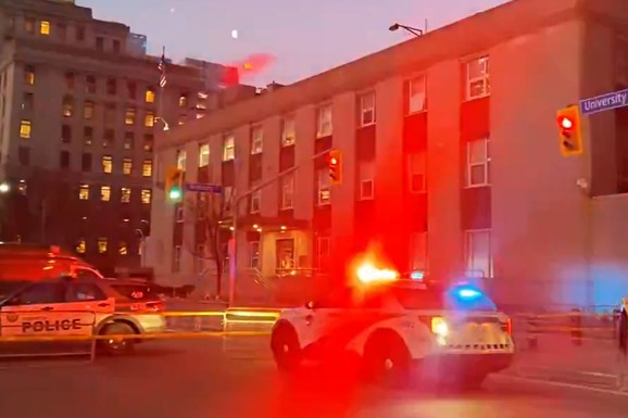 UČENIK PUCAO U NASTAVNICU, PA U SEBE Užas u Teksasu: Škola obustavila rad