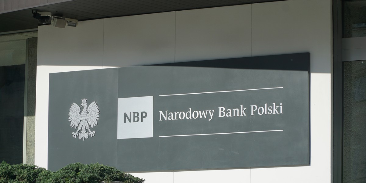 Narodowy Bank Polski zapewnia o wystarczających zapasach gotówki do obsługi wzmożonego popytu na banknoty. 