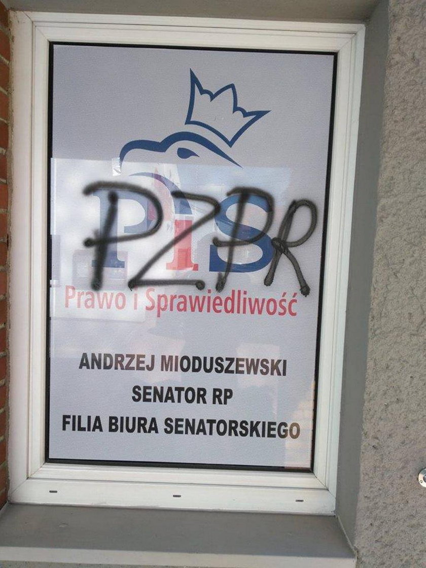 Napisała "PZPR" na biurze Czabańskiego. Dostałą zarzut propagowania totalitaryzmu