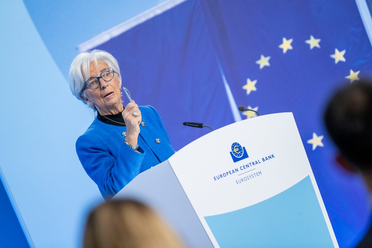 "Skomplikowana konstelacja". Bank centralny może się wstrzymać z obniżkami stóp
