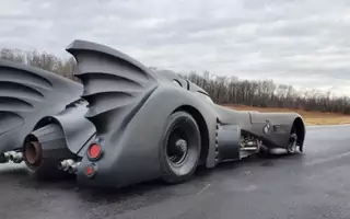 Batmobil, DeLorean z "Powrotu do przyszłości" i Ectomobile Pogromców Duchów na sprzedaż