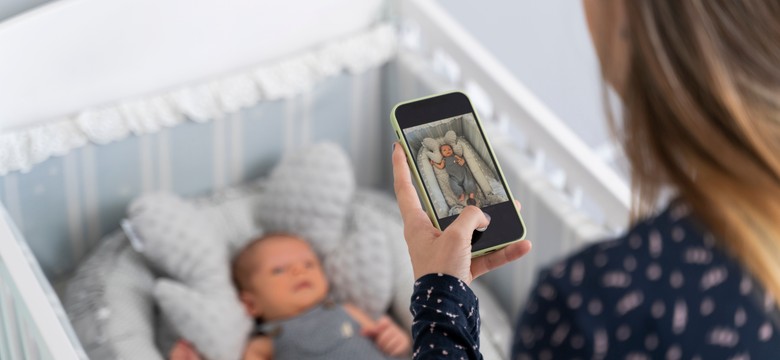 Sharenting i troll parenting. Ciemne strony publikowania wizerunku dzieci w internecie