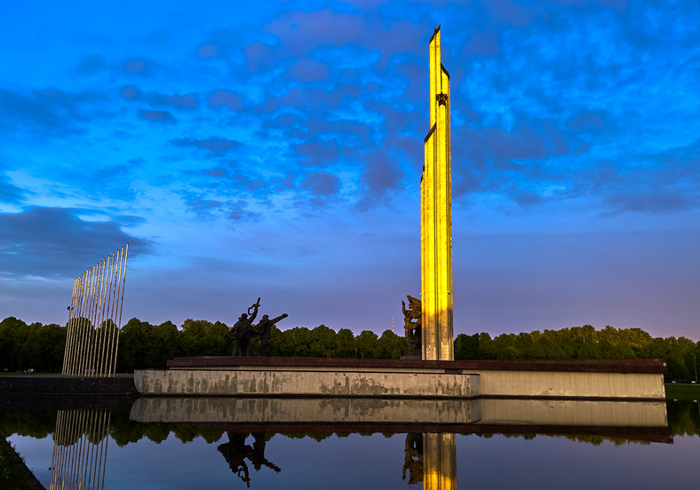 Pomnik w Rydze w maju