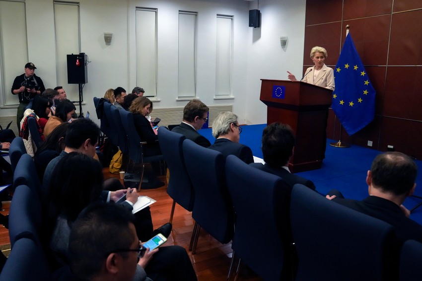 Ursula fon der Lajen na pres konferencije u Delegaciji EU u Kini