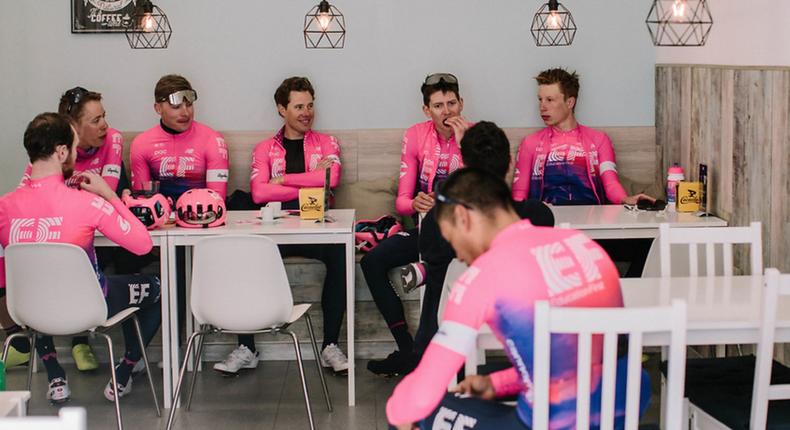 Tour de France team bans cellphones at dinner table